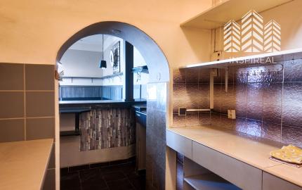 Podnikateľská budova v Čani