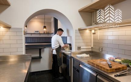 Podnikateľská budova v Čani