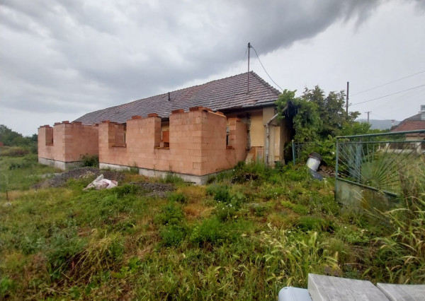 Rozostavaný rodinný dom-Bohdanovce, pozemok 750m2