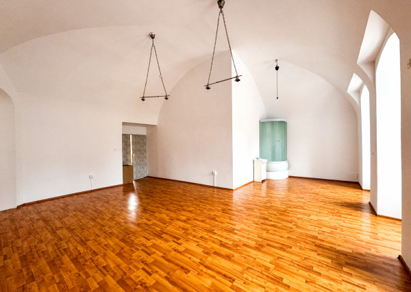 Reprezentatívne priestory na prenájom – Štúrova, pri Auparku