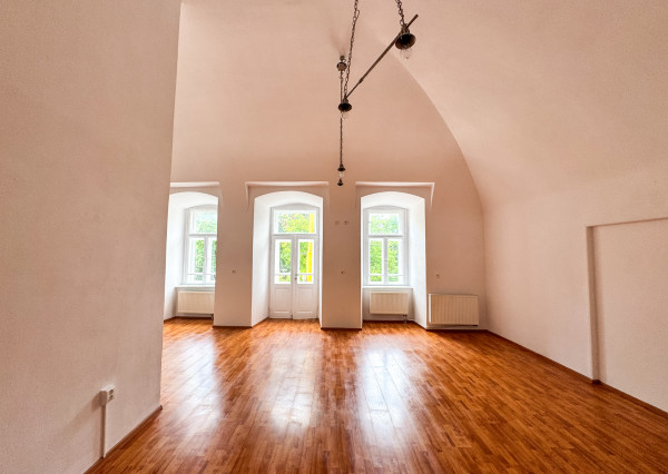 Reprezentatívne priestory na prenájom – Štúrova, pri Auparku