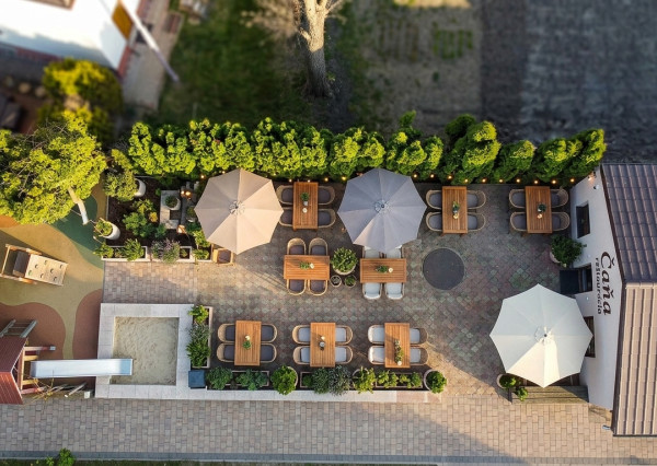 Podnikateľská budova v Čani