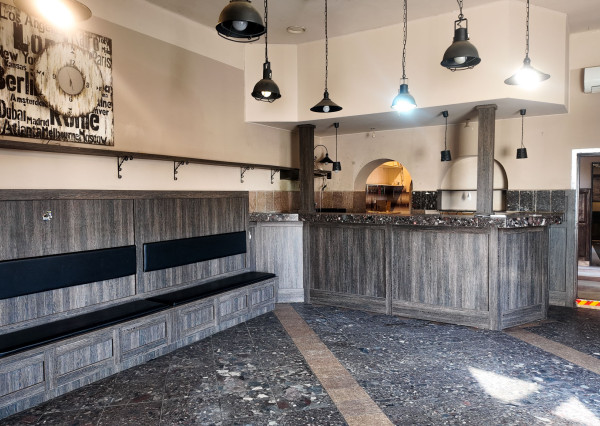 Podnikateľská budova v Čani