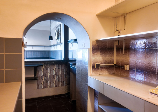 Podnikateľská budova v Čani