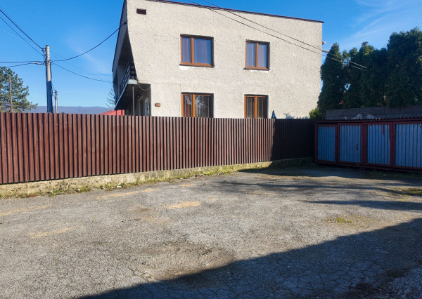 Podnikateľská budova v Čani