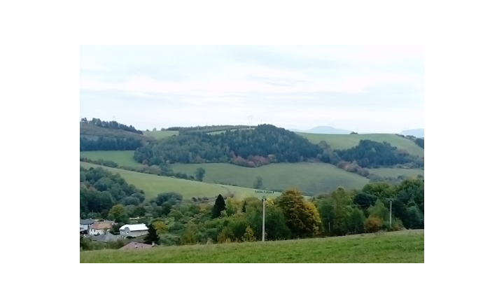 Stavebný pozemok v intraviláne obce Klenov - fotografia 1