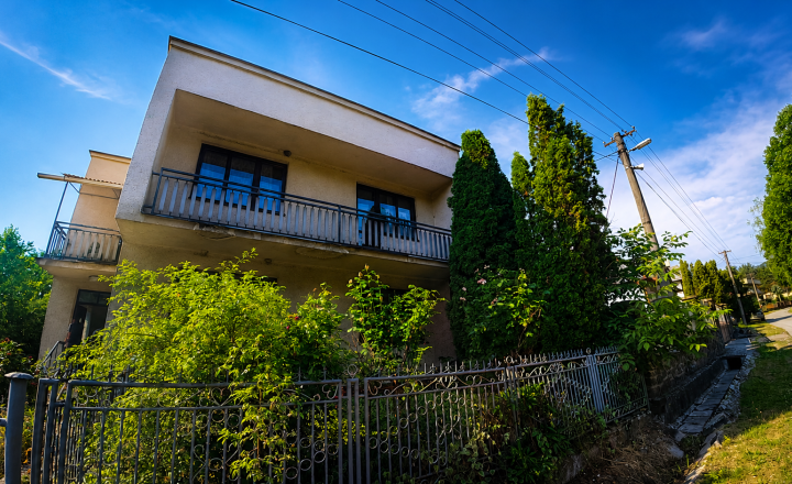 RANKOVCE RODINNÝ DOM S 2 BYTOVÝMI JEDNOTKAMI - fotografia 1