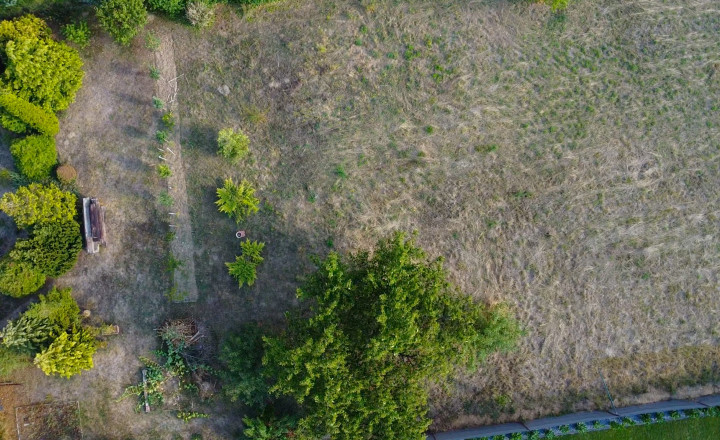 POZEMOK VO VALALIKOCH S VÝNIMOČNÝM POTENCIÁLOM - fotografia 2