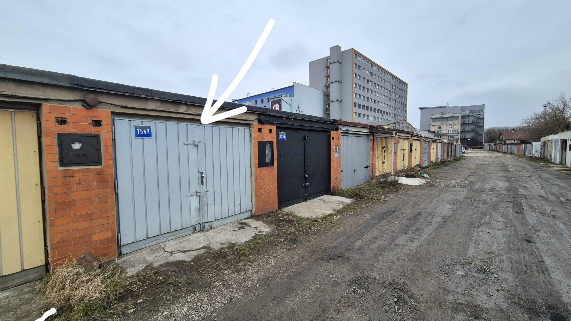 Garáž s vlastným pozemkom a elektrinou na predaj - Krivá, Košice Juh