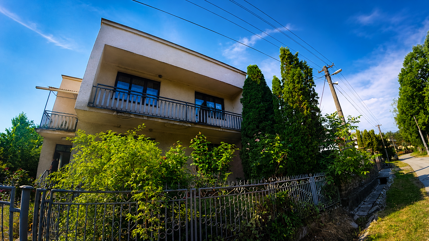 RANKOVCE RODINNÝ DOM S 2 BYTOVÝMI JEDNOTKAMI